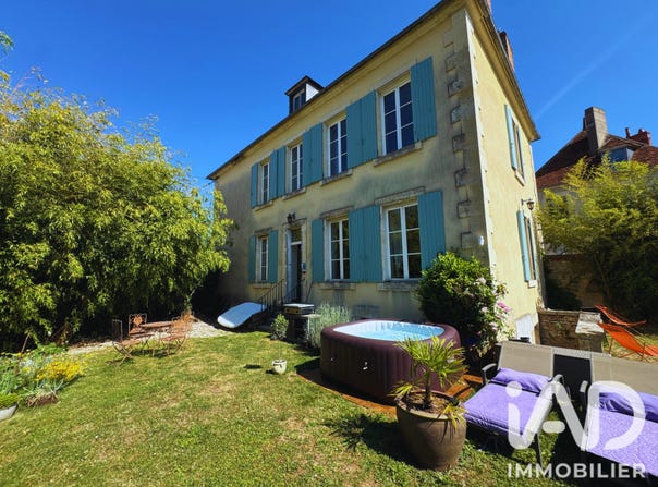 Donzy, Bourgogne-Franche-Comté 58220