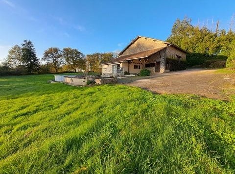 Les Salles-Lavauguyon, Limousin 87440