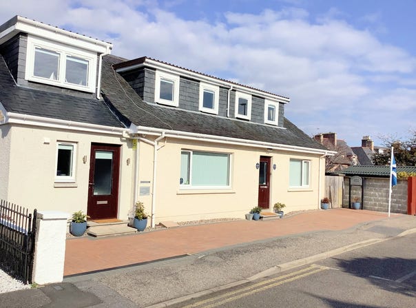 Silverstrands Guest House, 7 Broadstone Avenue, Highland, Scotland IV2 3LE