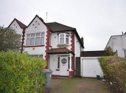 Park Chase, Wembley, England HA9 8EQ