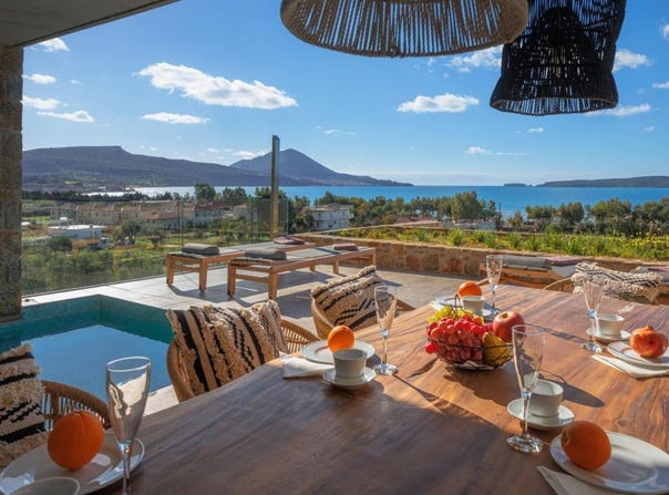 Gialova, Peloponnese 24001