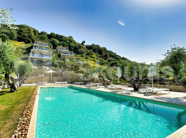 Gialova, Peloponnese 24001