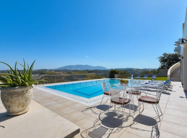 Finikia, Crete 71410