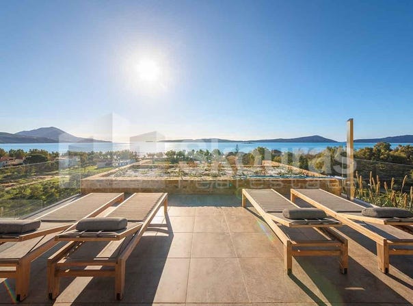 Gialova, Peloponnese 24001