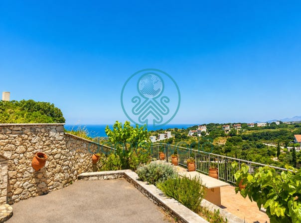 Roussospiti, Crete Island