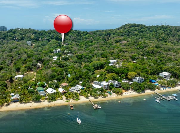 Tamarind Drive between WB & WE, Roatan, Islas de la Bahia