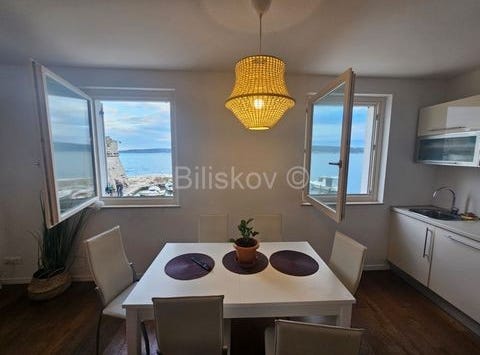 Kastel Luksic, Splitsko-dalmatinska 21217