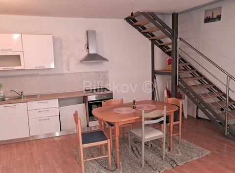 Trogir, Splitsko-dalmatinska 21220