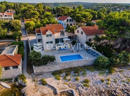 Supetar, Splitsko-dalmatinska