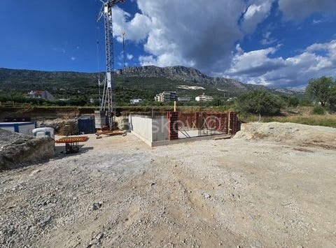 Kastel Luksic, Splitsko-dalmatinska 21214