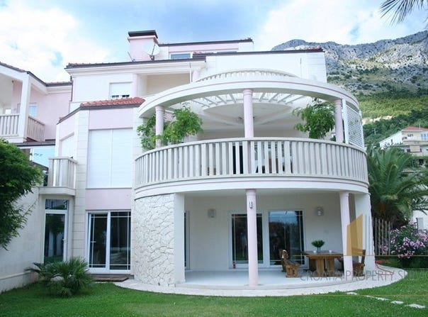Omiš, Split-Dalmatia County 21310