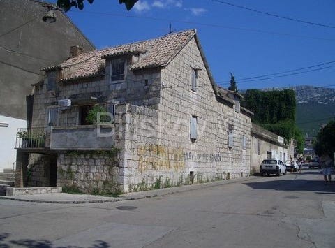 Kastel Luksic, Splitsko-dalmatinska 21212