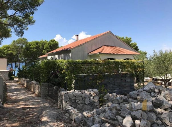 Milna, Split-Dalmatia County 21405
