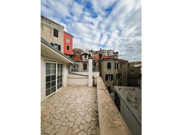 Sibenik, Sibenska 22000