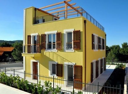 Supetar, Splitsko-dalmatinska 21410