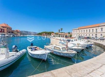 Stari Grad, Splitsko-dalmatinska