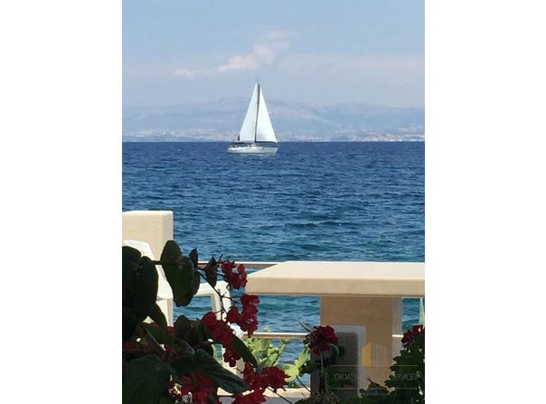 Splitska, Split-Dalmatia County 21410
