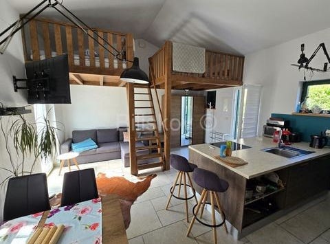 Kastel Luksic, Splitsko-dalmatinska 21215