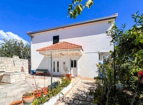 Trogir, Splitsko-dalmatinska 21225