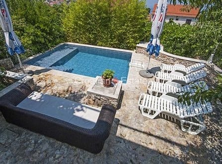 Sutivan, Splitsko-dalmatinska županija