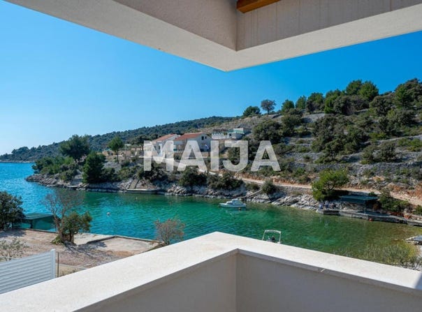 Vinišće, Split-Dalmatia County 21226