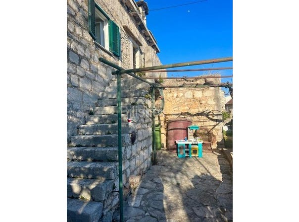 Brac, Splitsko-dalmatinska 21430