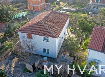 Stari grad, Splitsko-dalmatinska 21460