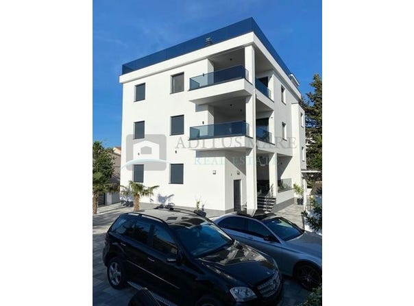 Vodice, Sibenska 22211