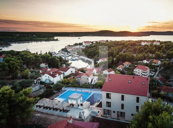 Milna, Split-Dalmatia County 21405