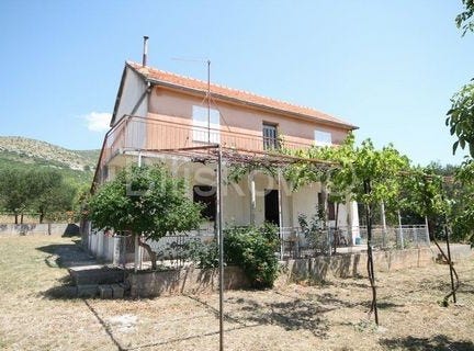 Trogir, Splitsko-dalmatinska 21220