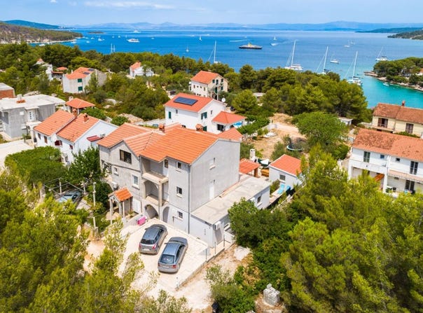 Milna, Split-Dalmatia County 21405