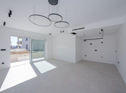 Kastel Luksic, Splitsko-dalmatinska 21216