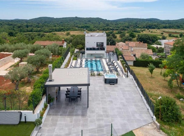 Vrsar, Istria County 52450