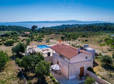 Sutivan, Splitsko-dalmatinska županija