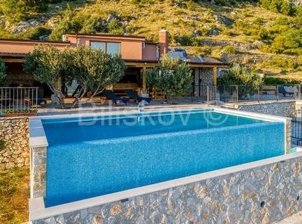 Omiš, Splitsko-dalmatinska 21252