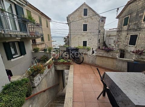Kastel Luksic, Splitsko-dalmatinska 21214