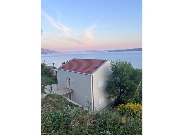 Pisak, Split-Dalmatia County 21310