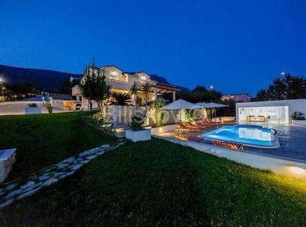 Kastel Luksic, Splitsko-dalmatinska 21214
