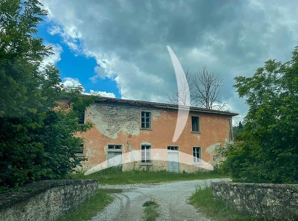 Bucine, Tuscany 52020