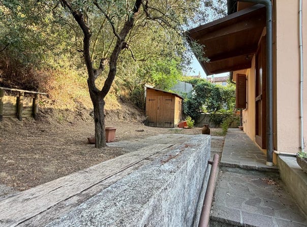 Lari, Tuscany 56035