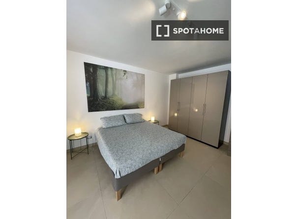 naples, Campania 80142