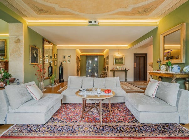 Como, Lombardy 22100