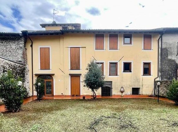 Roè Volciano, Lombardy 25077