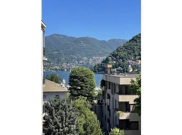 Como, Lombardy 22100