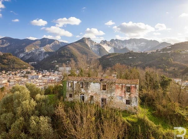 Carrara, Tuscany 54033