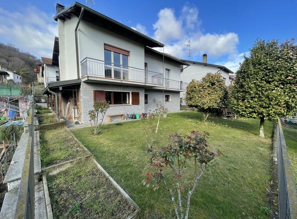 Villaggio Bensi 7, Lavena Ponte Tresa, Lombardy 21037