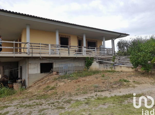 Notaresco, Abruzzo 64024