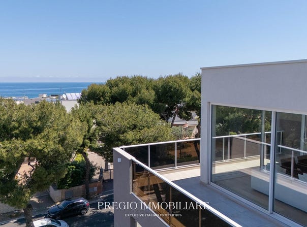 Monopoli, Apulia 70043