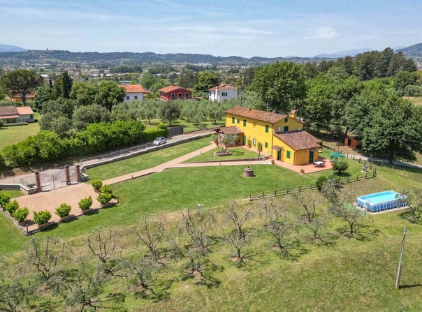 Uzzano, Tuscany 51010