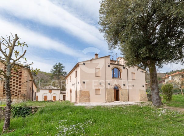Sarteano, Tuscany 53047